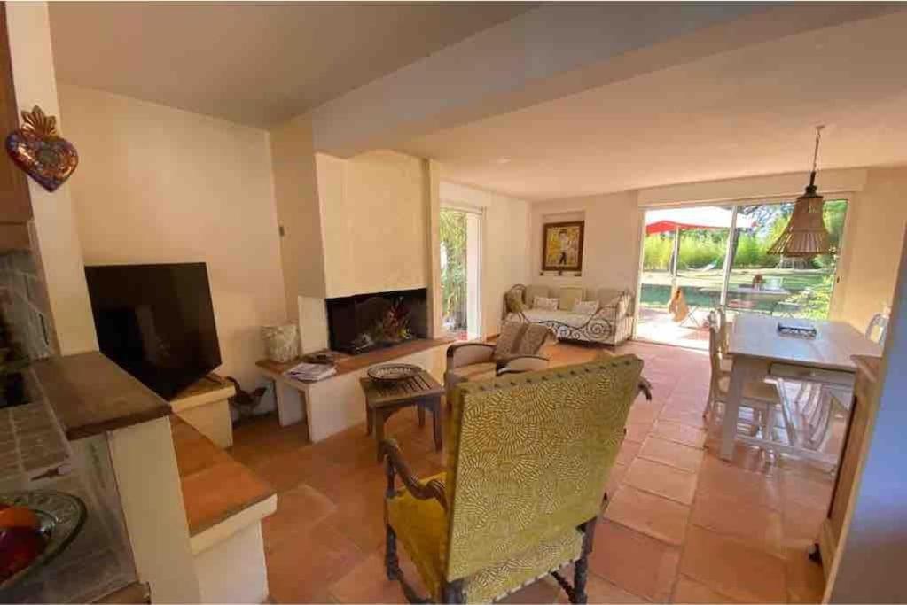 Petit Mas Calme Typique Du Sud ! Villa Valergues Luaran gambar